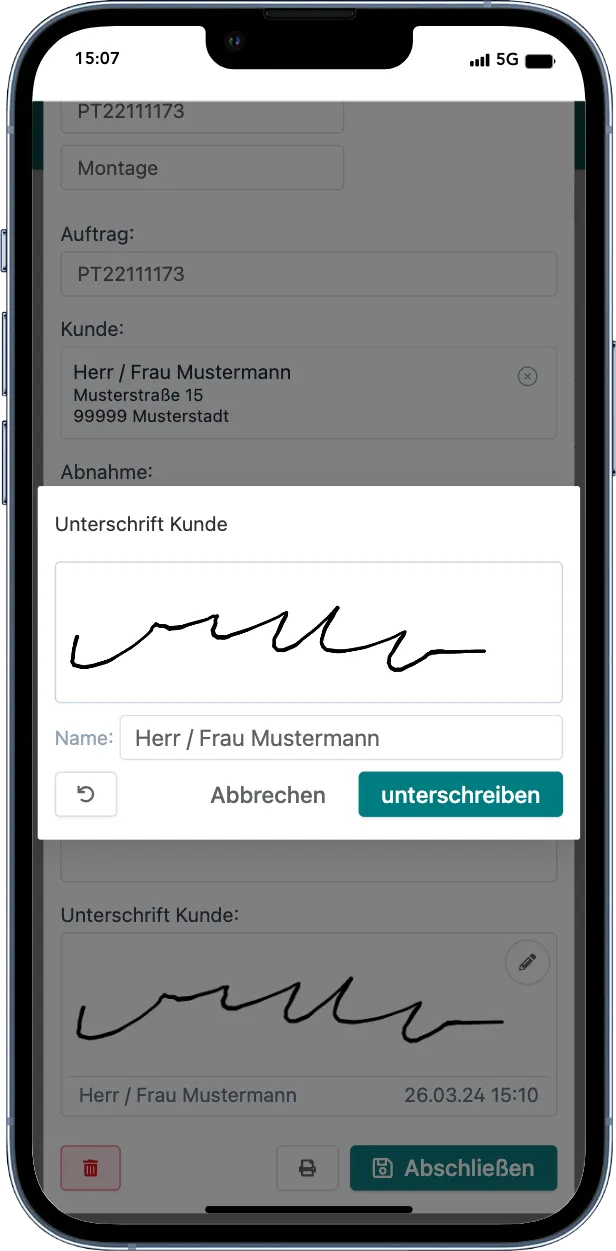 Das Abnahmeprotokoll wird digital ausgefüllt und unterschrieben.
